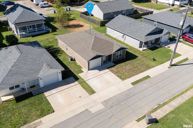 504 S MECHANIC Street, Marion, IL 62959