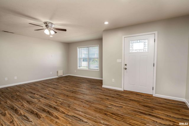 504 S MECHANIC Street, Marion, IL 62959