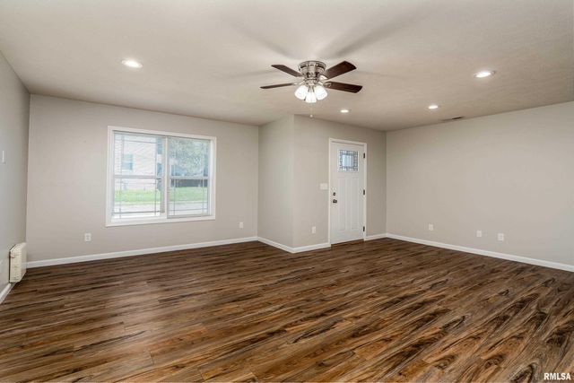 504 S MECHANIC Street, Marion, IL 62959