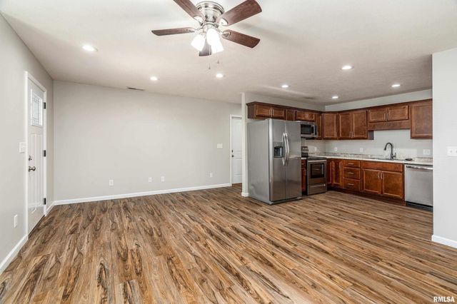 504 S MECHANIC Street, Marion, IL 62959