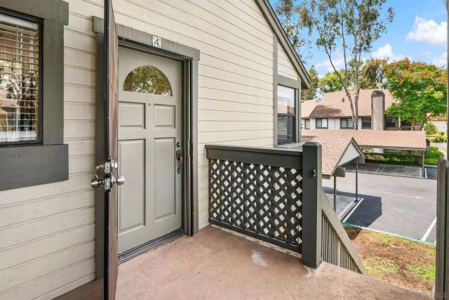 1953 Wellington Ln 4, Vista, CA 92081