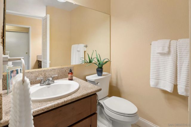 1953 Wellington Ln 4, Vista, CA 92081