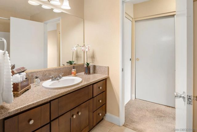 1953 Wellington Ln 4, Vista, CA 92081