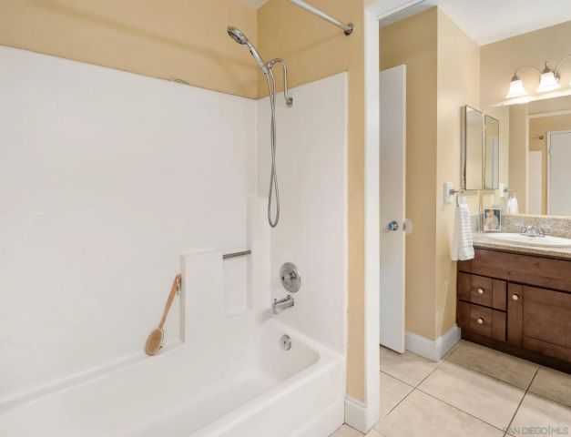1953 Wellington Ln 4, Vista, CA 92081