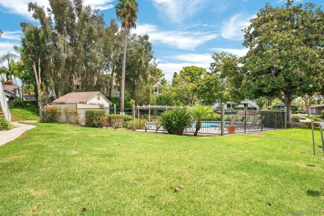 1953 Wellington Ln 4, Vista, CA 92081