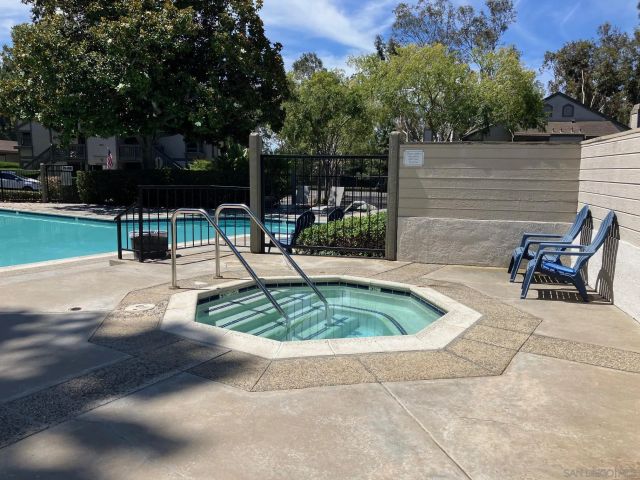 1953 Wellington Ln 4, Vista, CA 92081
