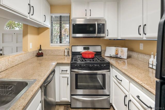 1953 Wellington Ln 4, Vista, CA 92081