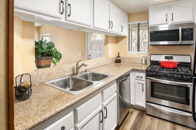 1953 Wellington Ln 4, Vista, CA 92081