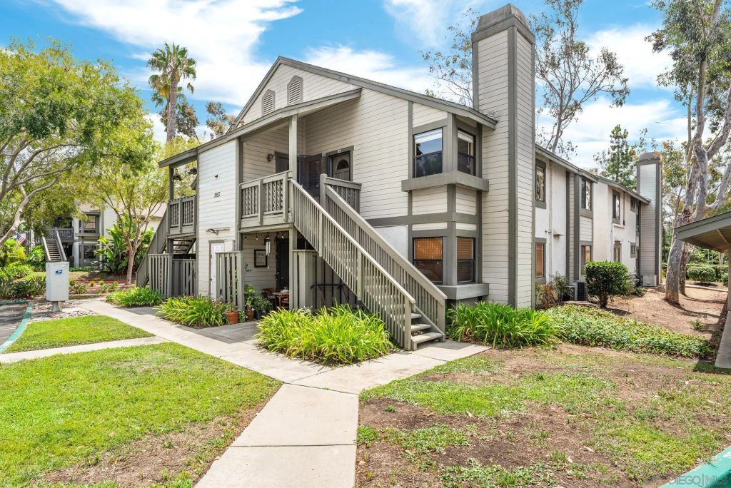 1953 Wellington Ln 4, Vista, CA 92081