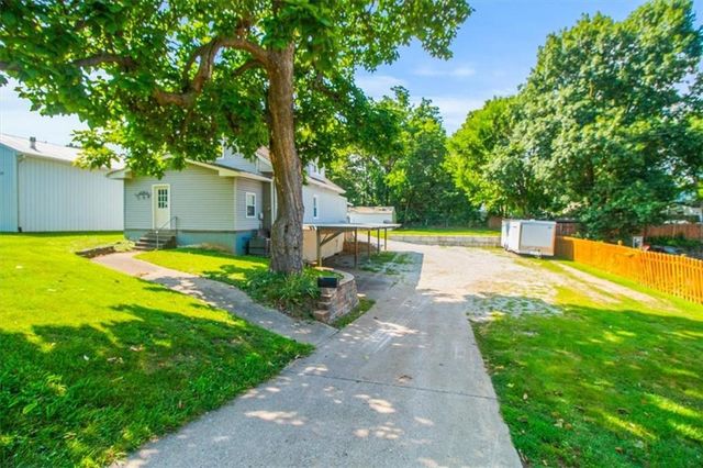 207 W 23rd Street, Independence, MO 64055
