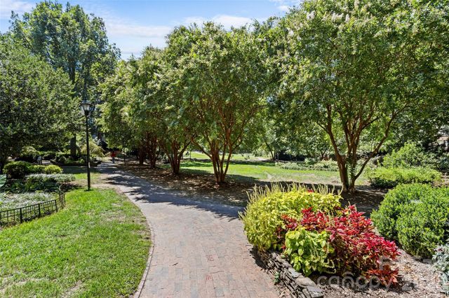 433 W 8th Street 68, Charlotte, NC 28202