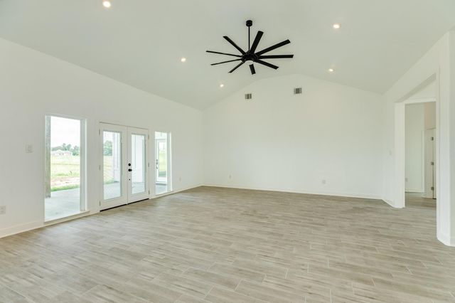 302 Colt Trail, Angleton, TX 77515
