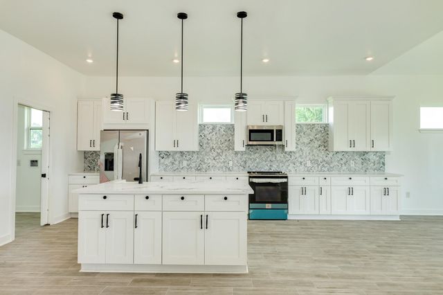 302 Colt Trail, Angleton, TX 77515