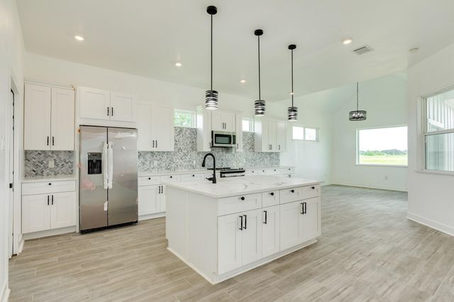 302 Colt Trail, Angleton, TX 77515