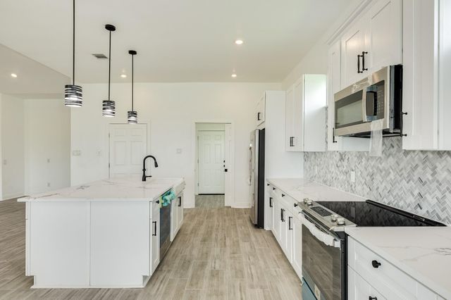 302 Colt Trail, Angleton, TX 77515