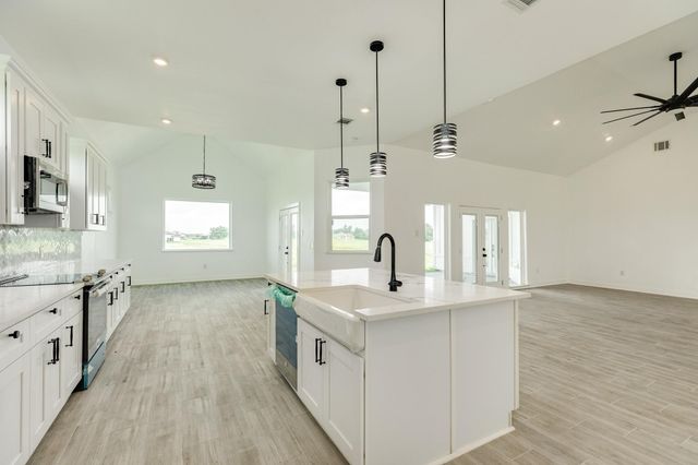 302 Colt Trail, Angleton, TX 77515