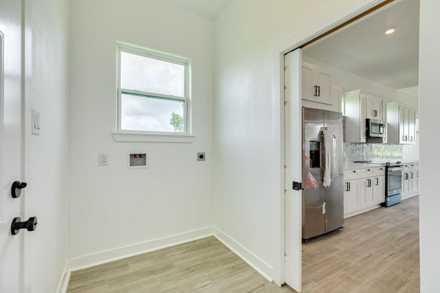 302 Colt Trail, Angleton, TX 77515