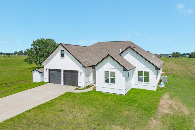 302 Colt Trail, Angleton, TX 77515