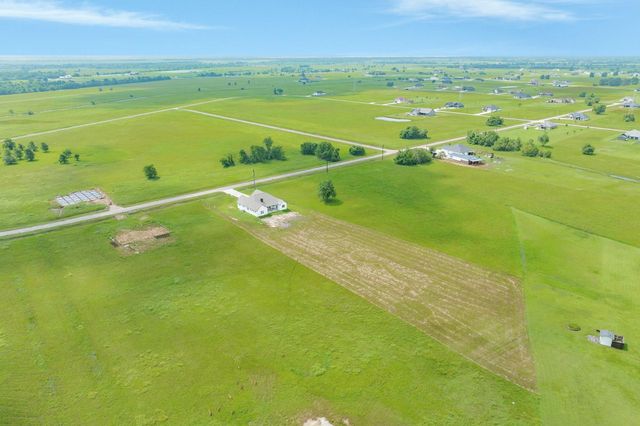 302 Colt Trail, Angleton, TX 77515