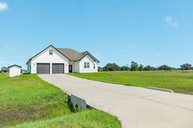 302 Colt Trail, Angleton, TX 77515