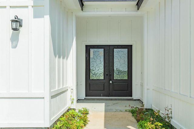302 Colt Trail, Angleton, TX 77515