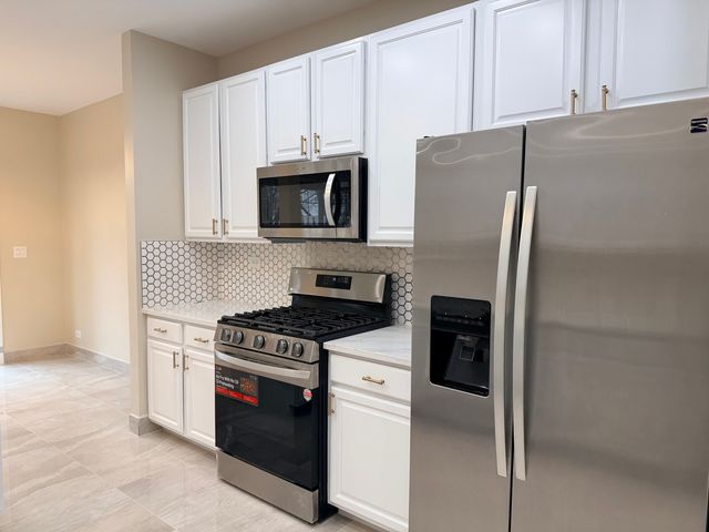 431 PINE LAKE Circle, Vernon Hills, IL 60061