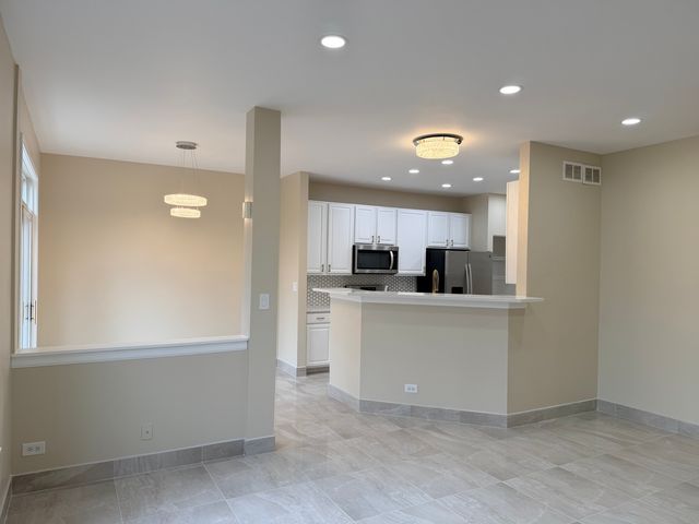 431 PINE LAKE Circle, Vernon Hills, IL 60061