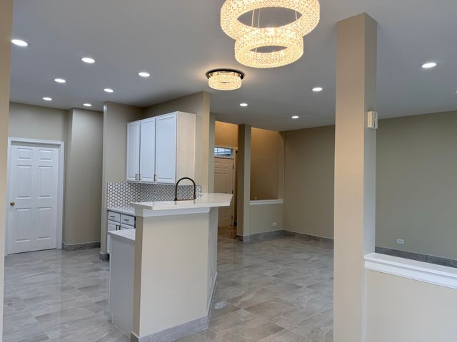 431 PINE LAKE Circle, Vernon Hills, IL 60061