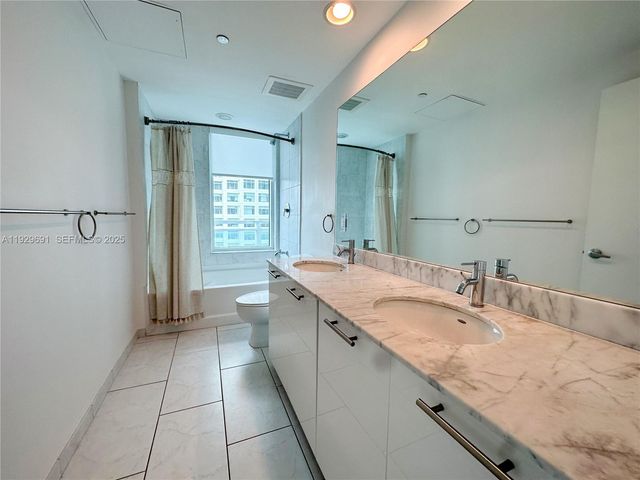 951 Brickell Ave 801, Miami, FL 33131