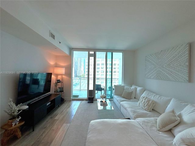 951 Brickell Ave 801, Miami, FL 33131