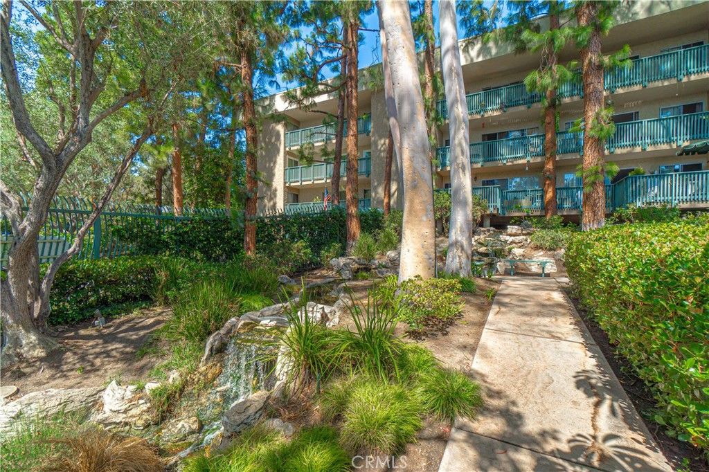 576 N Bellflower 222, Long Beach, CA 90814 — photo 2