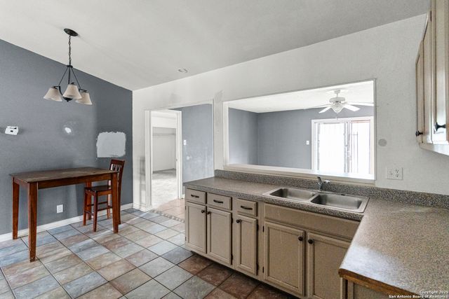 7507 Sweet Valley, San Antonio, TX 78242