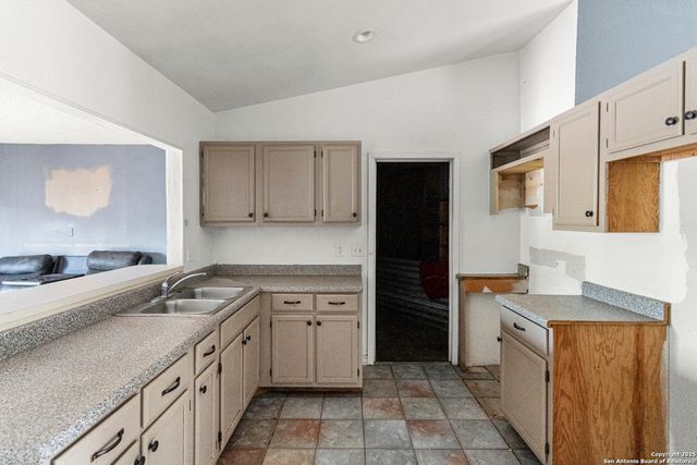 7507 Sweet Valley, San Antonio, TX 78242