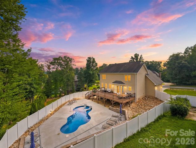 6011 Dockside Drive, Hickory, NC 28601