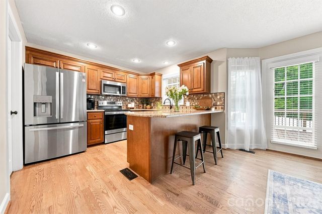6011 Dockside Drive, Hickory, NC 28601