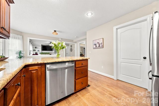 6011 Dockside Drive, Hickory, NC 28601