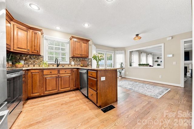 6011 Dockside Drive, Hickory, NC 28601