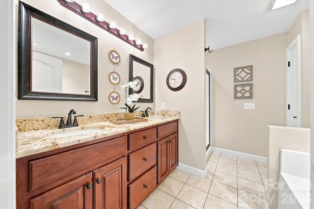 6011 Dockside Drive, Hickory, NC 28601