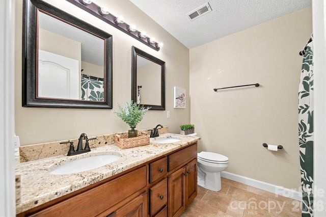 6011 Dockside Drive, Hickory, NC 28601
