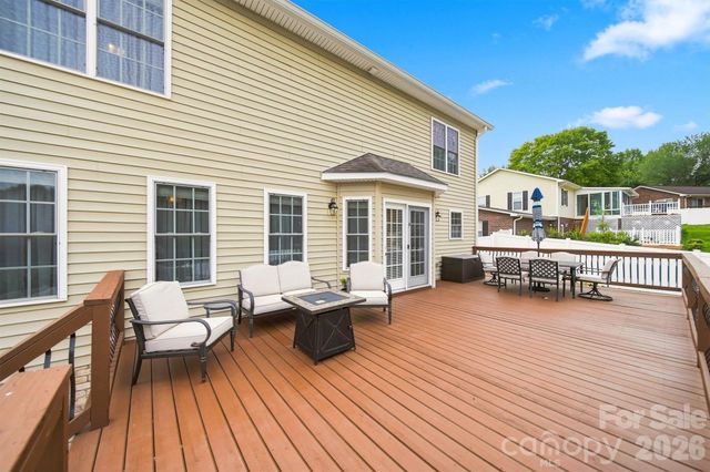6011 Dockside Drive, Hickory, NC 28601