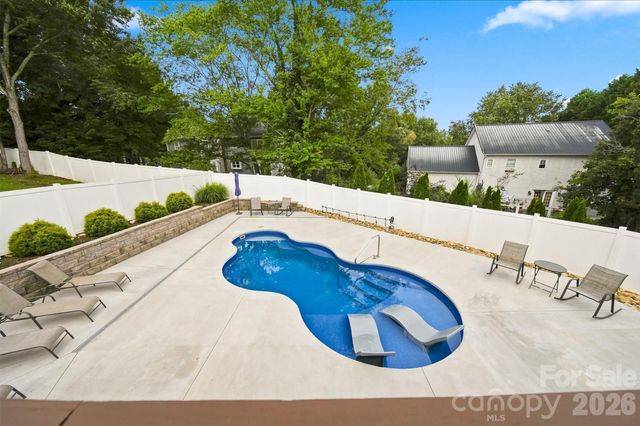 6011 Dockside Drive, Hickory, NC 28601
