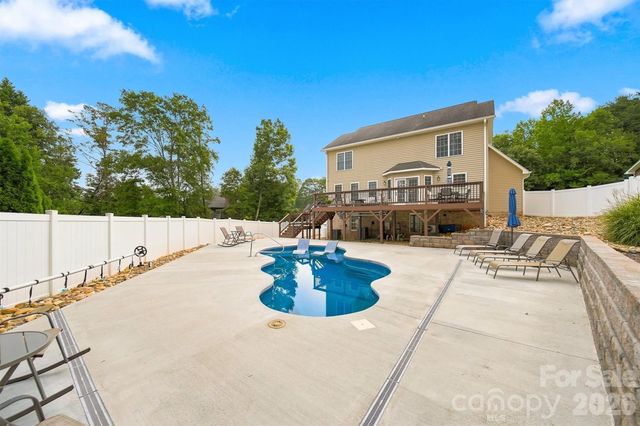 6011 Dockside Drive, Hickory, NC 28601