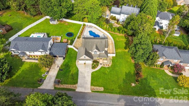 6011 Dockside Drive, Hickory, NC 28601