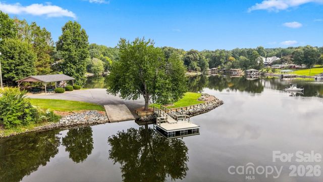 6011 Dockside Drive, Hickory, NC 28601