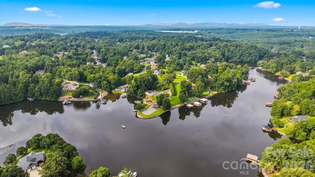 6011 Dockside Drive, Hickory, NC 28601