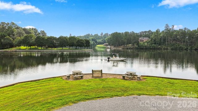 6011 Dockside Drive, Hickory, NC 28601