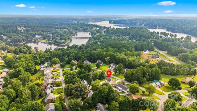 6011 Dockside Drive, Hickory, NC 28601