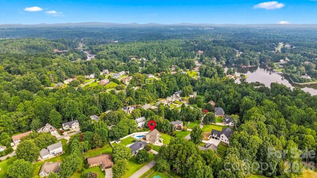 6011 Dockside Drive, Hickory, NC 28601