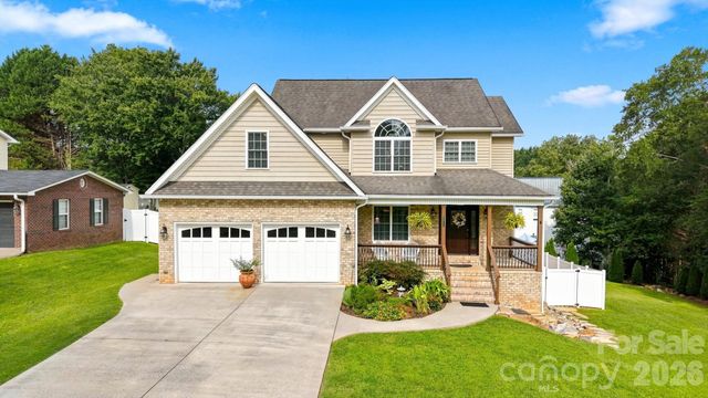 6011 Dockside Drive, Hickory, NC 28601