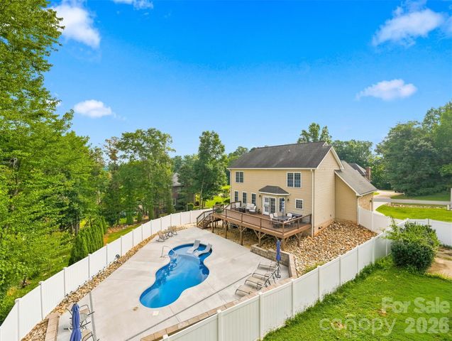 6011 Dockside Drive, Hickory, NC 28601